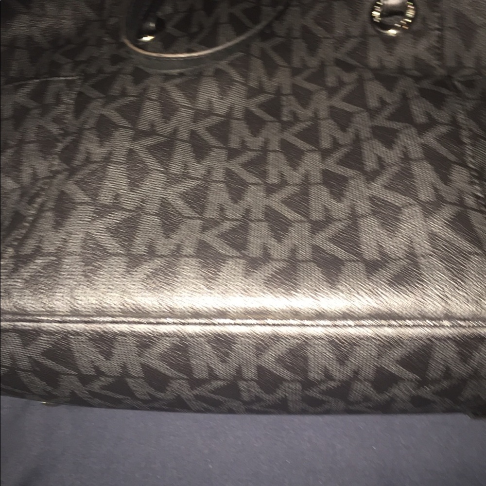 Michael Kors tote - Picture 8 of 11